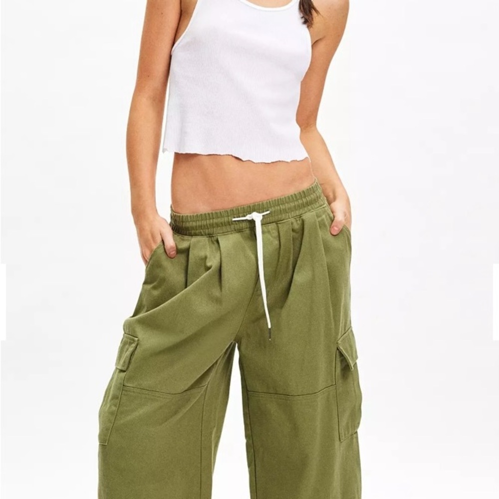 Urban Outfitters Pull-On Wide Leg Cargo Pant BNWOT
